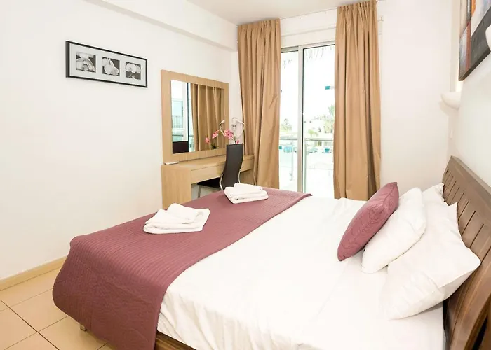 Bliss - Coralli Beachfront Apartamento *